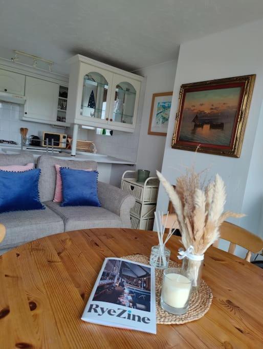 Stunning 1 Bedroom Apartment Over Looking River Rye Kültér fotó