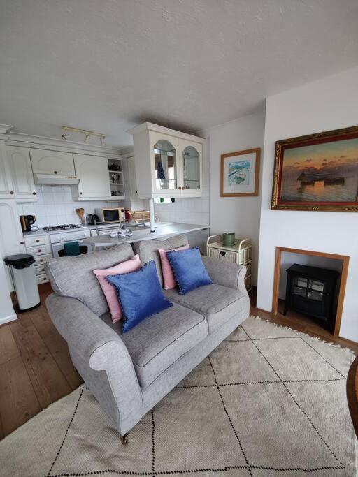 Stunning 1 Bedroom Apartment Over Looking River Rye Kültér fotó