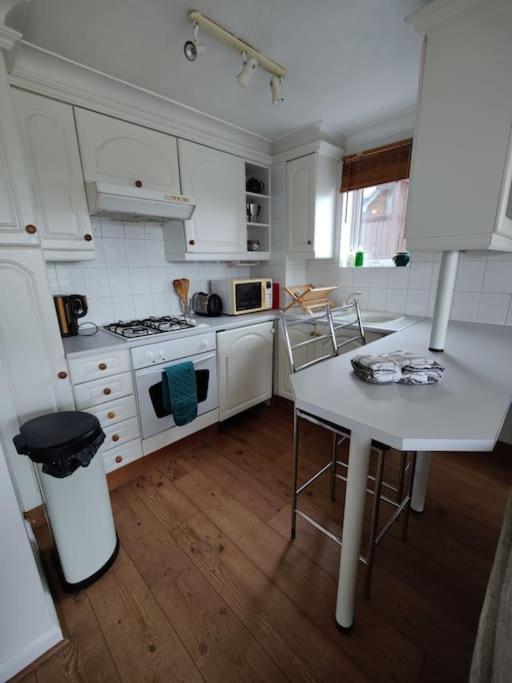 Stunning 1 Bedroom Apartment Over Looking River Rye Kültér fotó